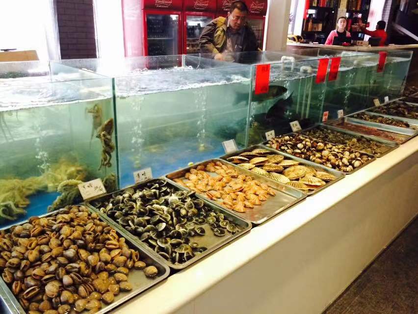 图 16: 猫叔是个不吃海鲜的人，但却频频喊大家去唐山打宝吃海鲜